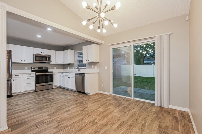 Foto del edificio - 9715 Little Pond Way
