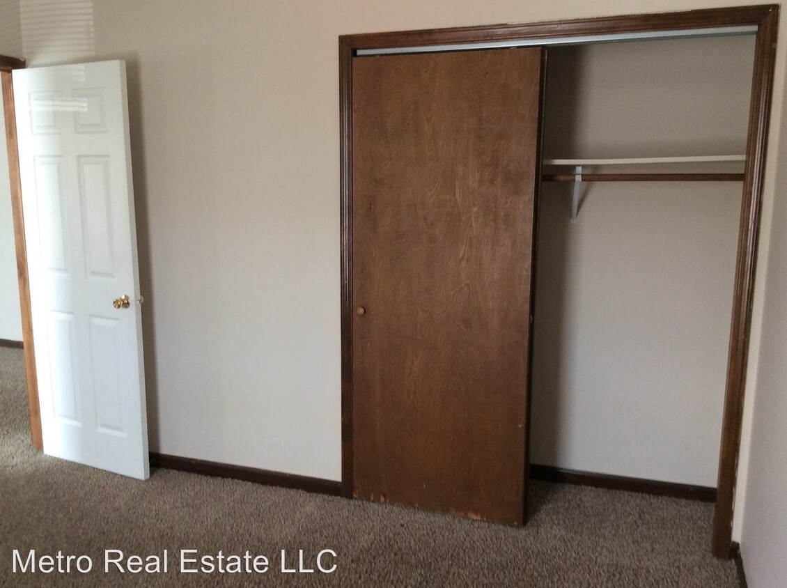 Building Photo - 2024 Broadway St