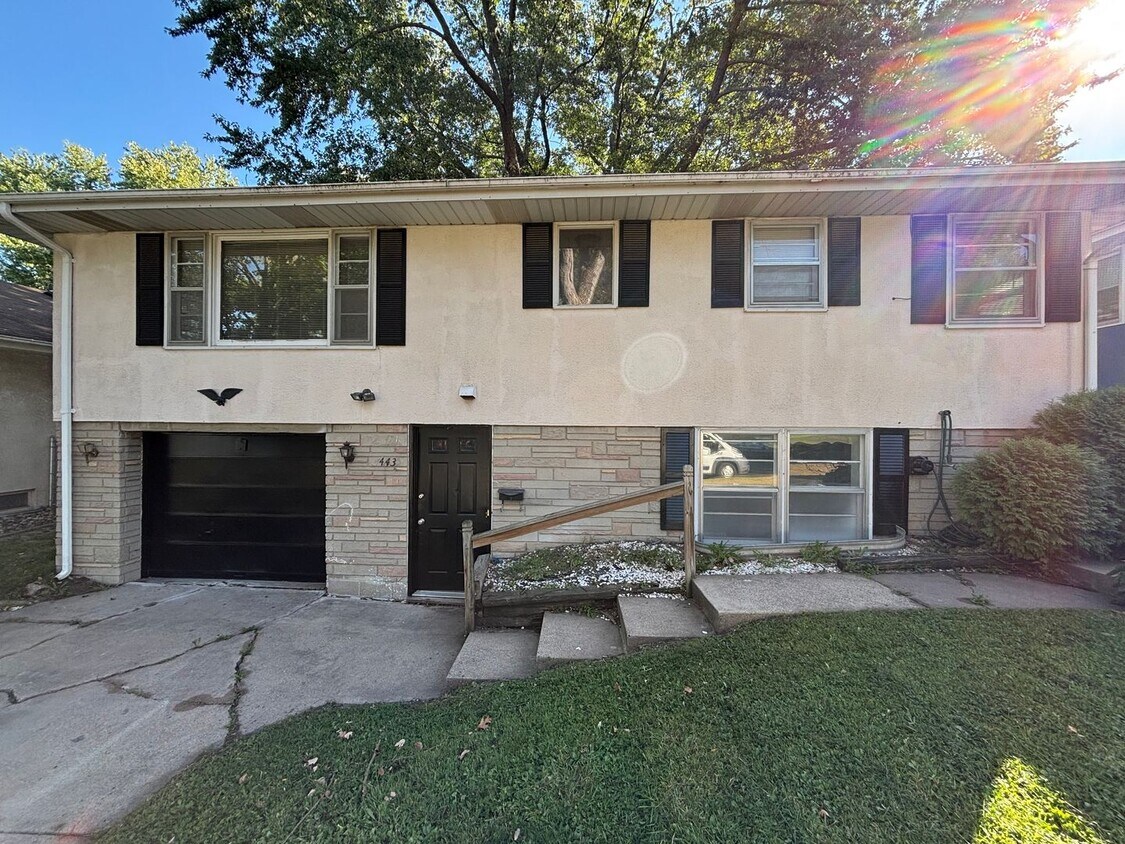 Foto principal - Beautiful 4 Bedroom 2 Bath Home in South St. Paul!