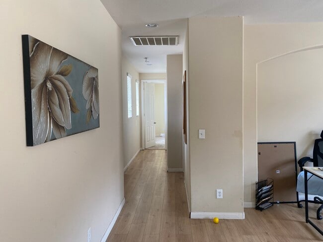 Building Photo - 433 W 59th St