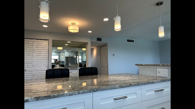 Foto del edificio - 12500 Capri Cir N