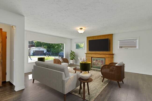 Living room - 2405 Duncan Dr
