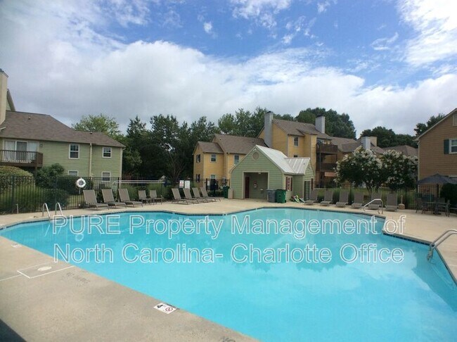 Foto del edificio - 3302 Selwyn Farms Ln