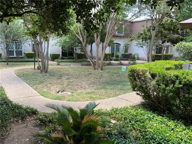 Foto del edificio - 7801 Shoal Creek Blvd