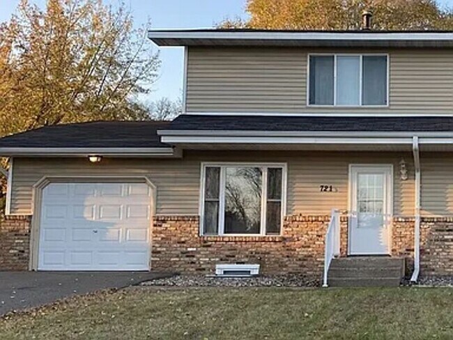 Foto del edificio - 721 Circle Dr