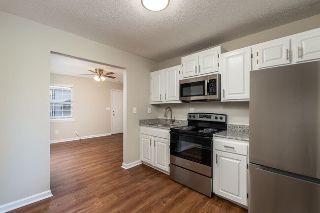 Building Photo - Axis on Roan