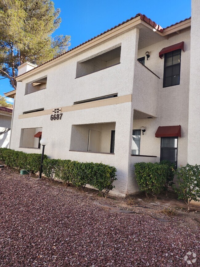 Laurelwood Spring Valley Apartments for Rent with Hardwood Floors Las