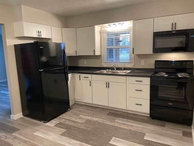 Foto del edificio - 438 Cedar Glen Dr