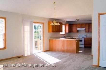 Building Photo - 2750 N Glenstone Ave