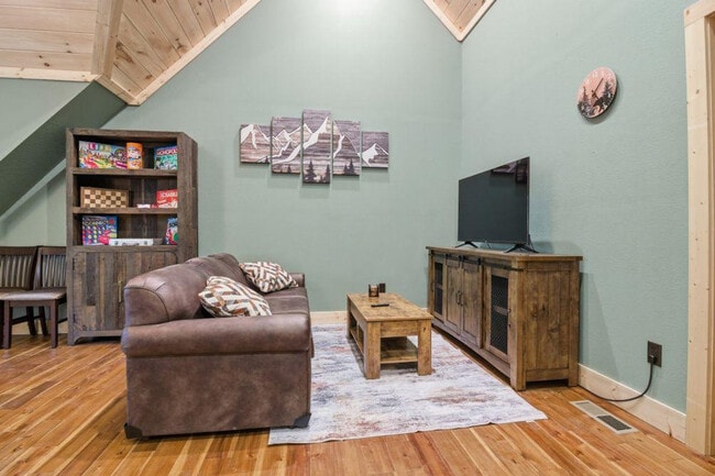 Building Photo - 3045 Jones Creek Ln