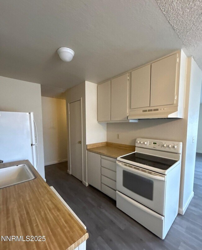 Foto del edificio - 4604 Neil Rd