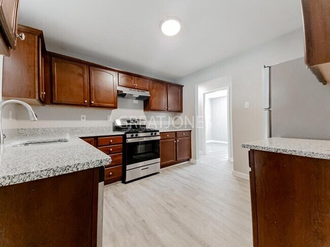 Building Photo - NOW OFFERING 1/2 MONTH FREE WITH SIGNED LE...