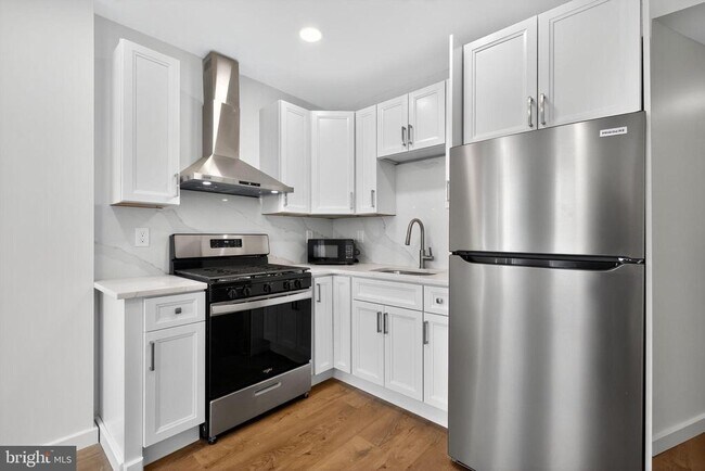 Building Photo - 2239 W Oxford St