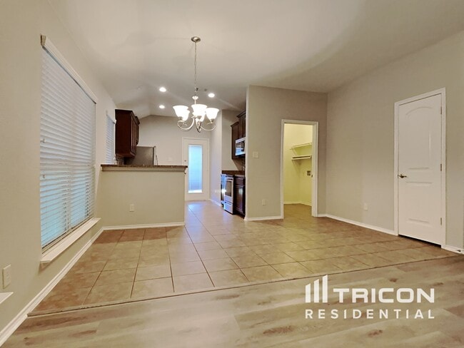 Building Photo - 1625 Applegate Way