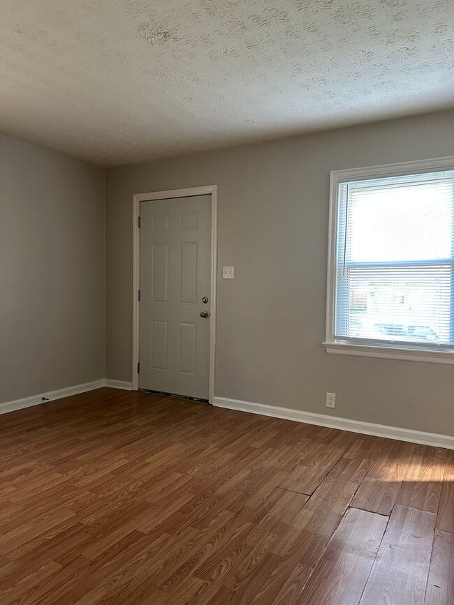 Building Photo - 741 E Mithoff St