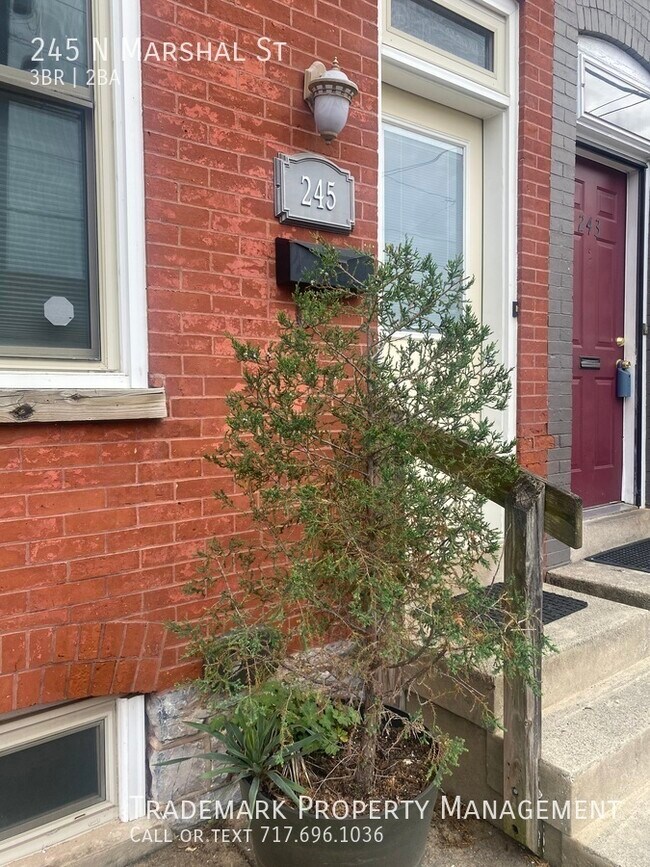 Building Photo - Nice East End Townhome