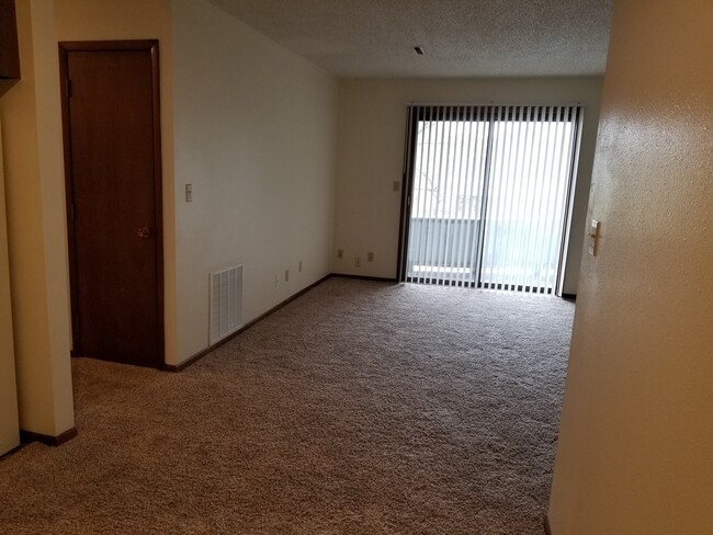 1 BR - Regencia - Furman Regency Court