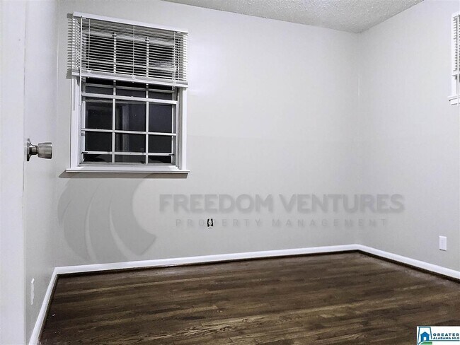 Building Photo - 1164 Broad St