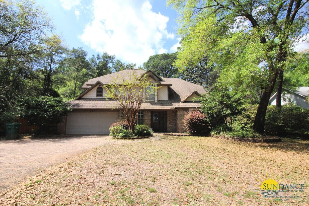 Primary Photo - Exquisite 4 Bedroom Home in Bluewater Bay