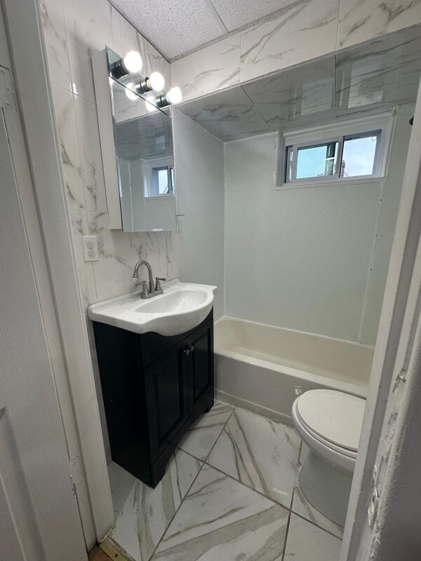 Primary Photo - 104 Lexington St