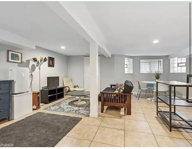 Foto del edificio - 732 N Troy St