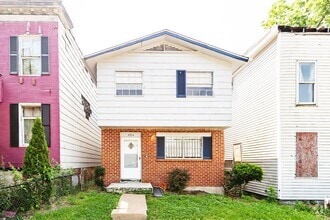 Building Photo - 5514 Wren Ave