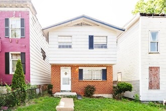 Building Photo - 5514 Wren Ave