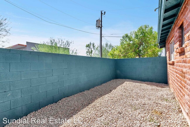 Building Photo - 1022-1024 S Dorsey Ln