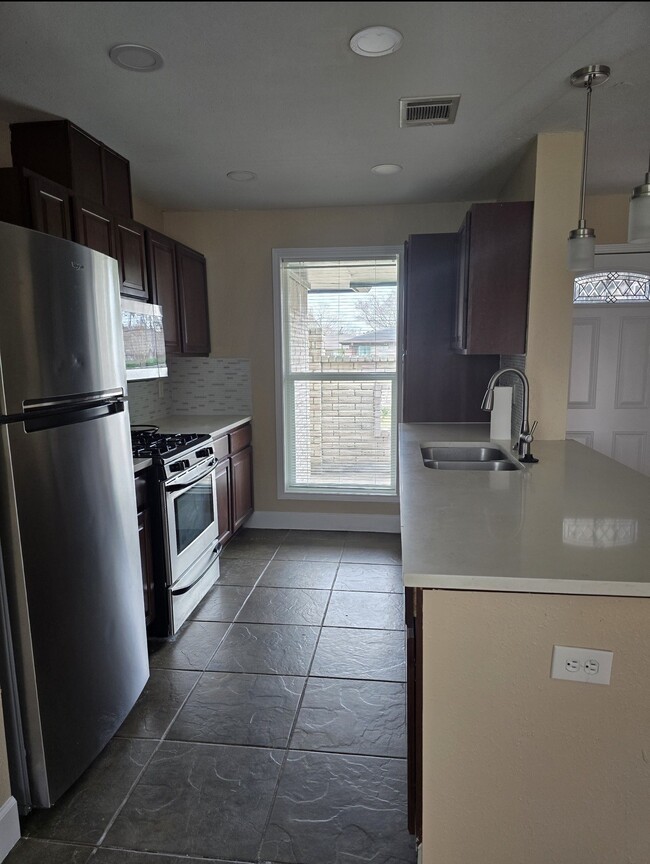 Building Photo - 2023 Barnsley Ln