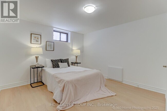 Building Photo - 597 Conacher Dr
