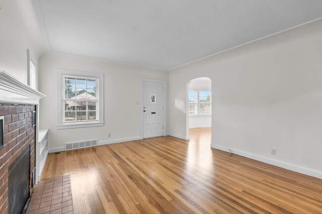 Building Photo - Charming Home in the Heart of Jackson!