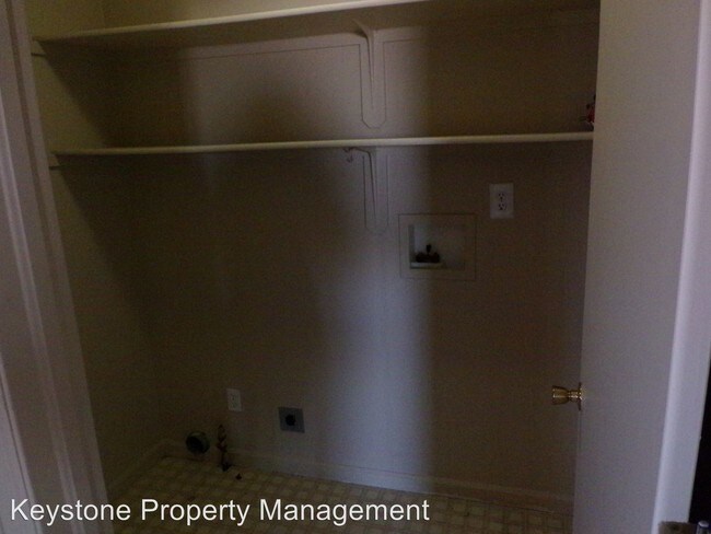 Building Photo - 732-734 E Clarion Dr