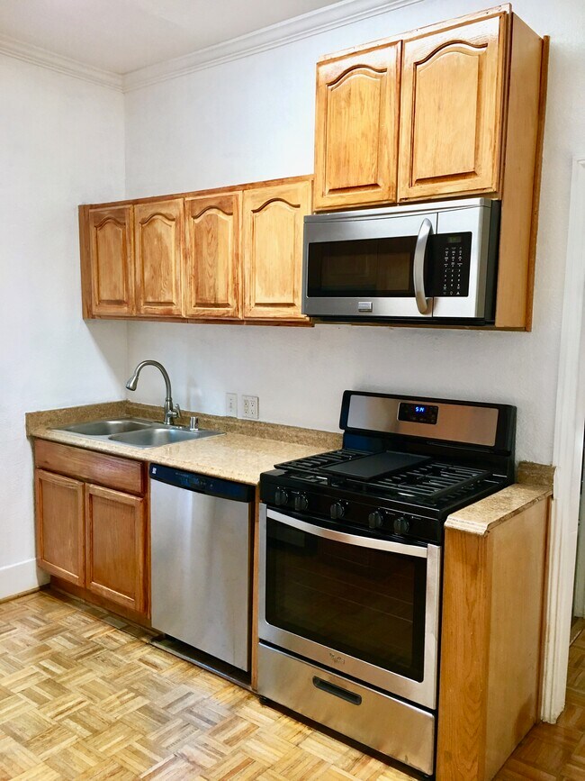 Building Photo - 460 Wisnom Ave