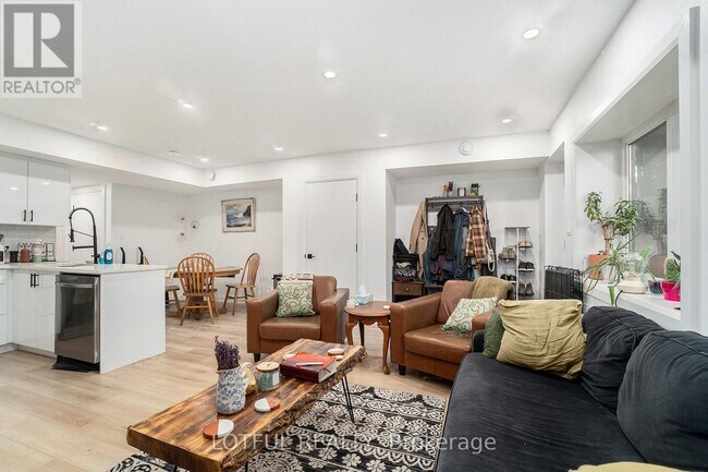 Photo du bâtiment - 317 Lincoln Ave