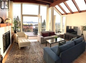 Building Photo - 251-256 6th St W