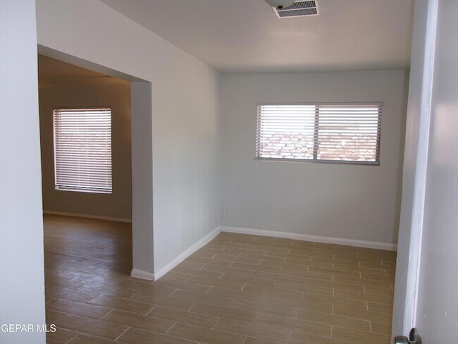 Foto del edificio - 5647 Cory Dr