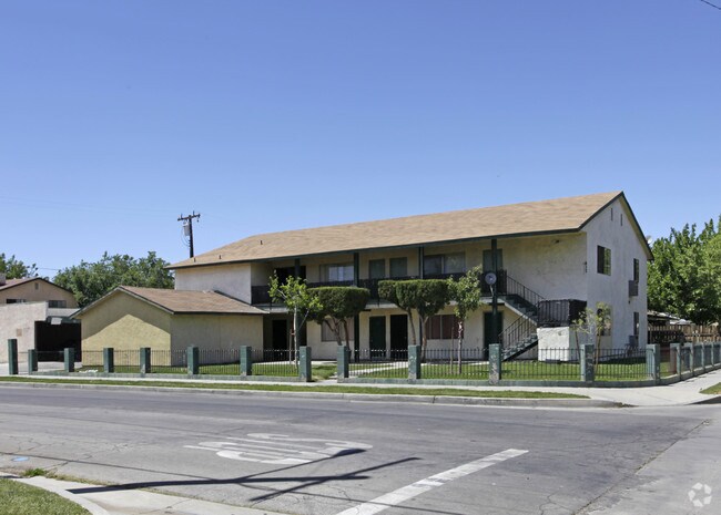 Primary Photo - 417 E Avenue Q3