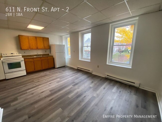 Building Photo - 2nd Floor: 2 Bedroom/1 Bathroom Apartment ...