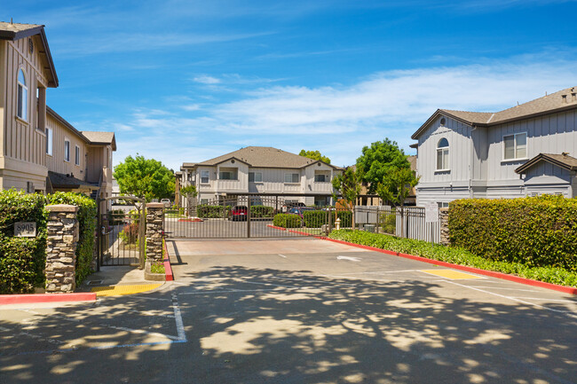 Davis Oaks Condominiums - 8905 Davis Rd