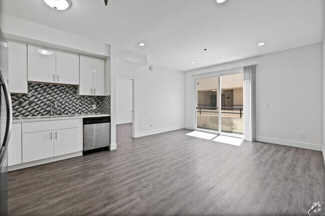 2BD, 2BA - 1,100SF - Living Room - Hoover Hilltop