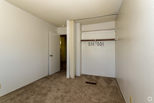 4BR, 2BA - 1,420SF - Temescal Apartments