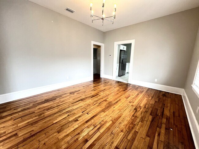 Foto del edificio - Riverside Luxury 2BR/1BA Apartment