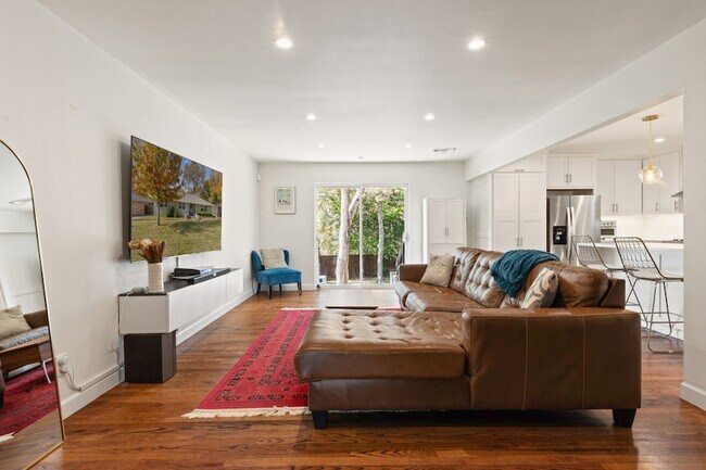 Building Photo - 8053 Claremont Dr