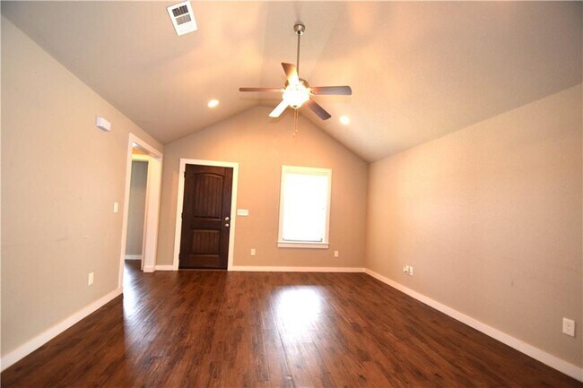 Building Photo - 710 SW Willowpoint Rd