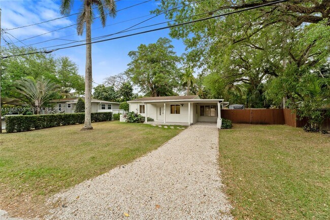 Foto del edificio - 6820 SW 77th Terrace