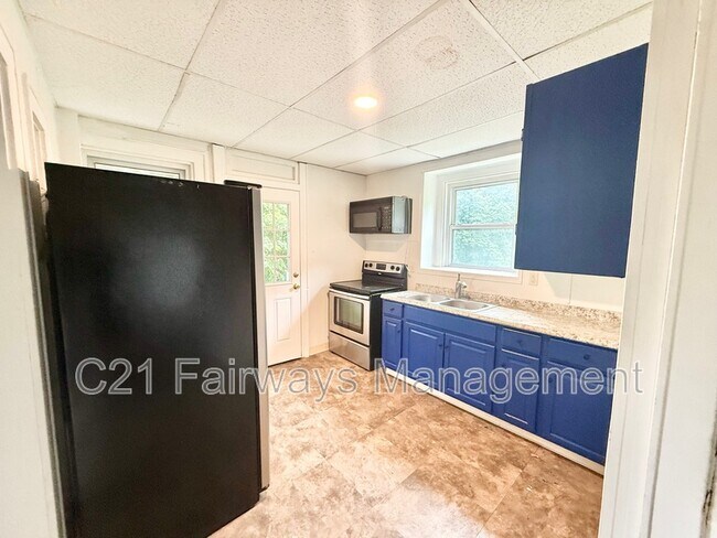 Building Photo - 1141 Toman Ave