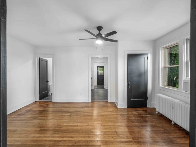 Foto del edificio - AVAILABLE JULY 1ST!! FULLY RENOVATED 1 BED...