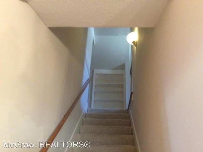Building Photo - 405 S Forest Ridge Blvd
