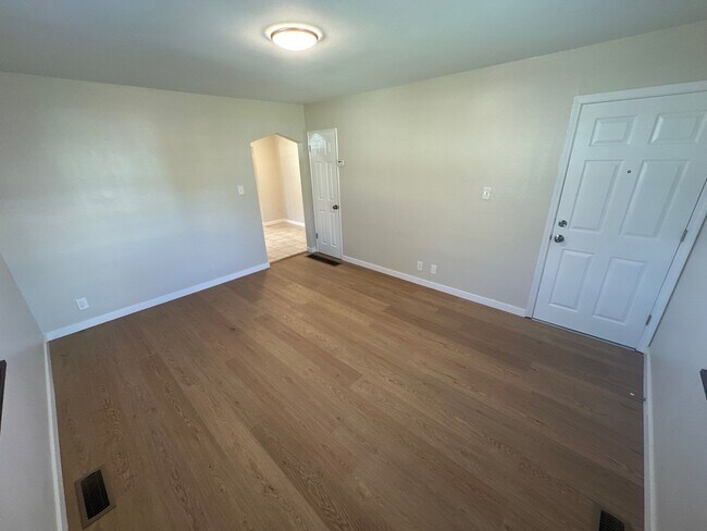 Foto del edificio - 211 E Orchard Ave