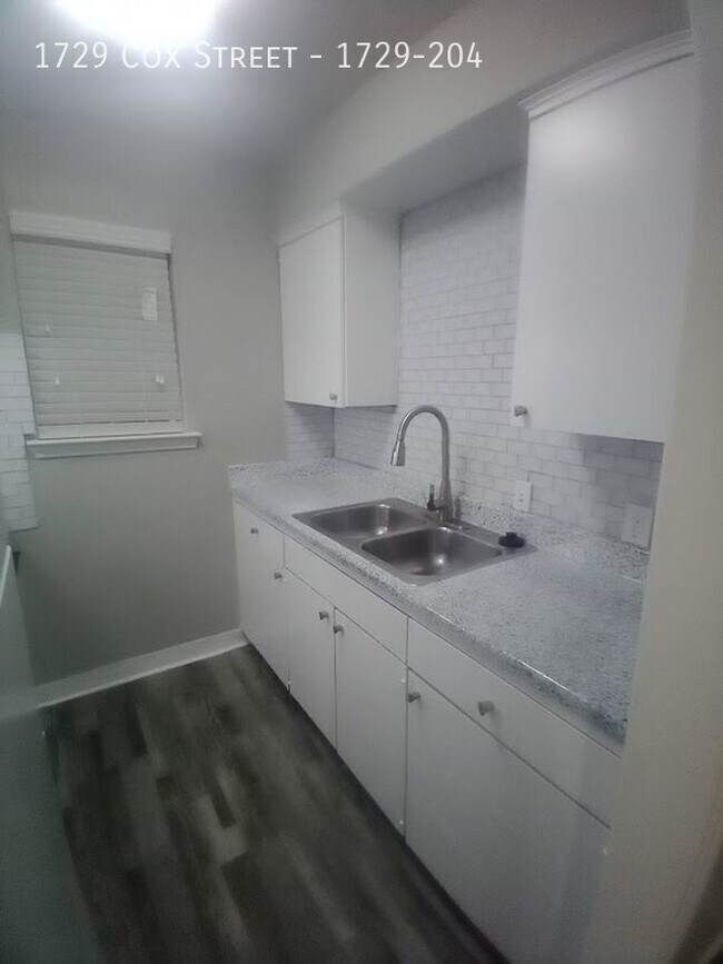 Building Photo - Now leasing - ask about our move-in specials